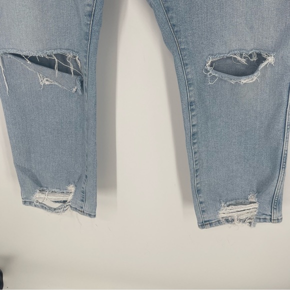 GOOD AMERICAN GOOD CURVE STRAIGHT DISTRESSED HIGH RISE JEANS - Picture 5 of 13